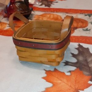 Longaberger 1999 basket with leather handles